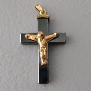 Fashion Jewelry Black and Gold Cross Pendant